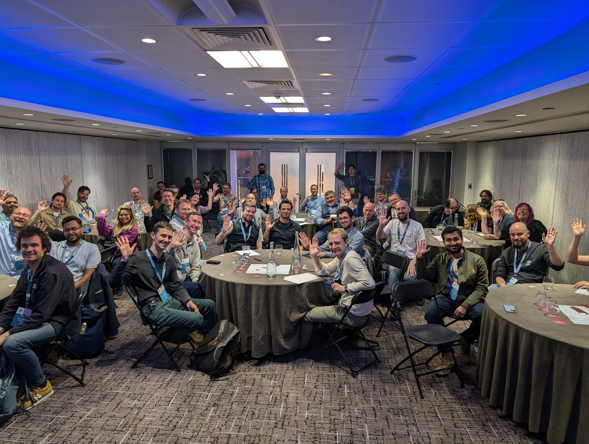 PyDataLondon Leadership session happy folk (taken with the understanding that it'd be public)